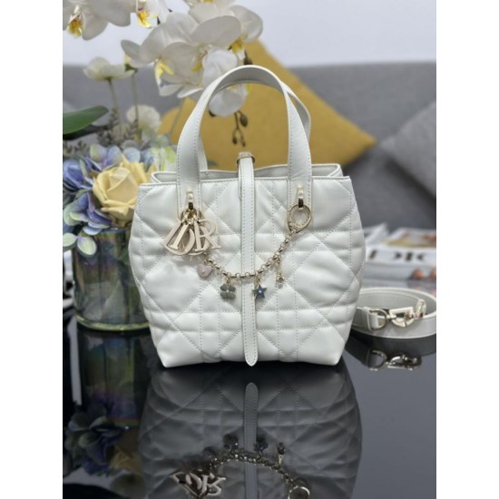 Replica Borsa Dior Toujours Vertical Tote piccola con portafortuna bianco Imitazioni Replica Borsa Dior Toujours Vertical Tote piccola con portafortuna bianco