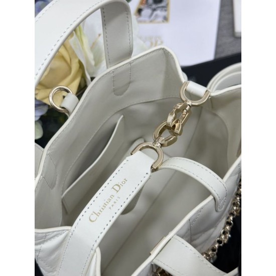 Replica Borsa Dior Toujours Vertical Tote piccola con portafortuna bianco Imitazioni Replica Borsa Dior Toujours Vertical Tote piccola con portafortuna bianco