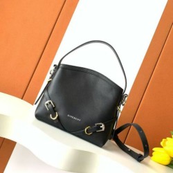 Replica Borsa a tracolla medio Givenchy Nano Voyou Nero