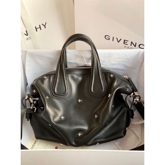 Replica Borse Firmate Nightingale Givenchy con dettagli a croce color argento nera Imitazioni Replica Borse Firmate Nightingale Givenchy con dettagli a croce color argento nera