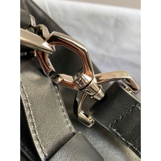 Replica Borse Firmate Nightingale Givenchy con dettagli a croce color argento nera Imitazioni Replica Borse Firmate Nightingale Givenchy con dettagli a croce color argento nera