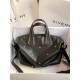 Replica Borse Firmate Nightingale Givenchy con dettagli a croce color argento nera Imitazioni Replica Borse Firmate Nightingale Givenchy con dettagli a croce color argento nera