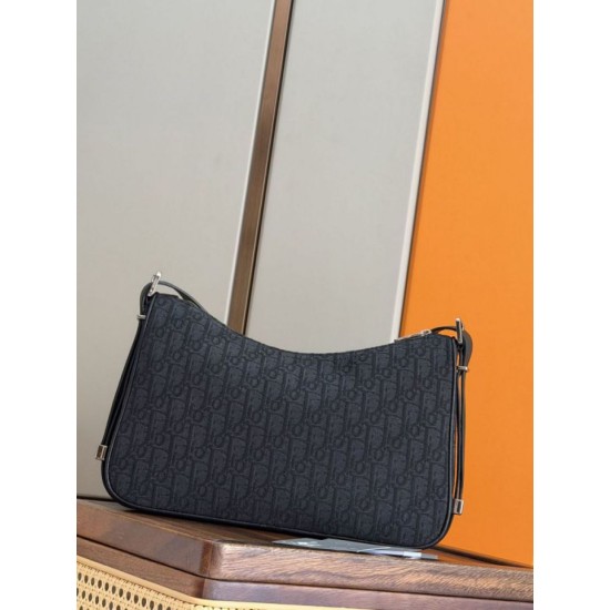 Replica Borsa Hobo Dior Medium Dior Slider Zipped da uomo Dior Oblique jacquard nera Imitazioni Replica Borsa Hobo Dior Medium Dior Slider Zipped da uomo Dior Oblique jacquard nera