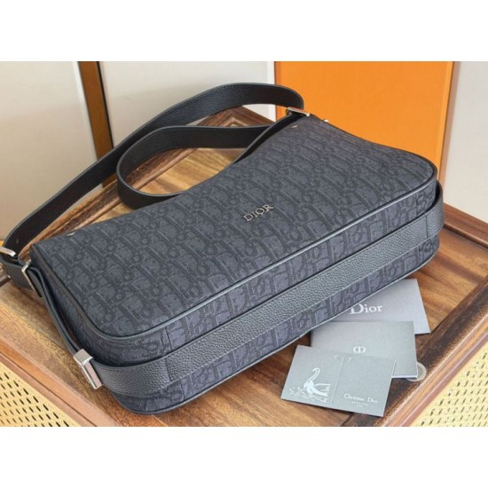 Replica Borsa Hobo Dior Medium Dior Slider Zipped da uomo Dior Oblique jacquard nera Imitazioni Replica Borsa Hobo Dior Medium Dior Slider Zipped da uomo Dior Oblique jacquard nera
