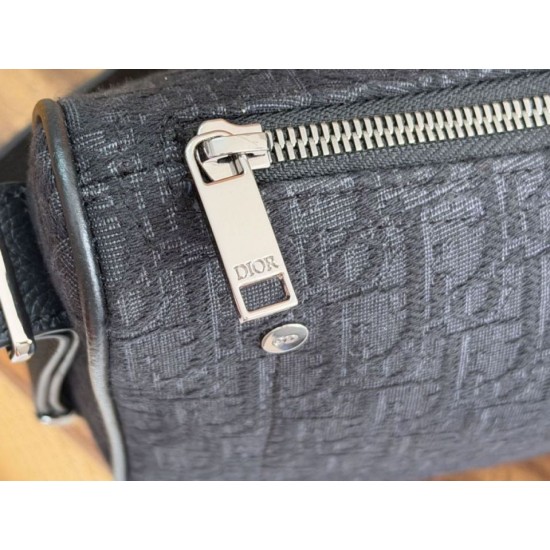 Replica Borsa Hobo Dior Medium Dior Slider Zipped da uomo Dior Oblique jacquard nera Imitazioni Replica Borsa Hobo Dior Medium Dior Slider Zipped da uomo Dior Oblique jacquard nera