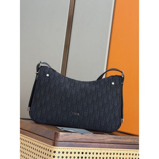 Replica Borsa Hobo Dior Medium Dior Slider Zipped da uomo Dior Oblique jacquard nera Imitazioni Replica Borsa Hobo Dior Medium Dior Slider Zipped da uomo Dior Oblique jacquard nera