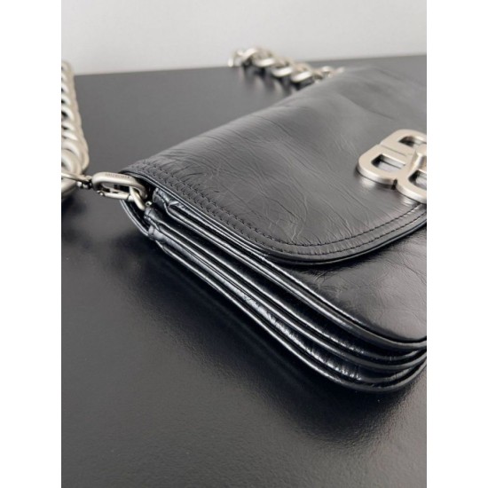 Replica Borse Imitazioni a tracolla Balenciaga BB con patta morbida e finiture argentate