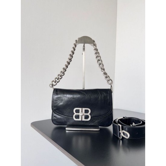 Replica Borse Imitazioni a tracolla Balenciaga BB con patta morbida e finiture argentate