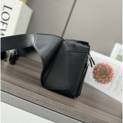 Marsupio classico piccolo Puzzle Edge Loewe Nero Marsupio classico piccolo Puzzle Edge Loewe Nero