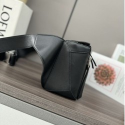 Replica Marsupio classico piccolo Puzzle Edge Loewe Nero Imitazioni Replica Marsupio classico piccolo Puzzle Edge Loewe Nero