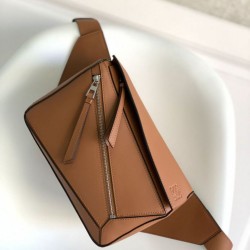 Replica Marsupio classico piccolo Puzzle Edge Loewe Marrone