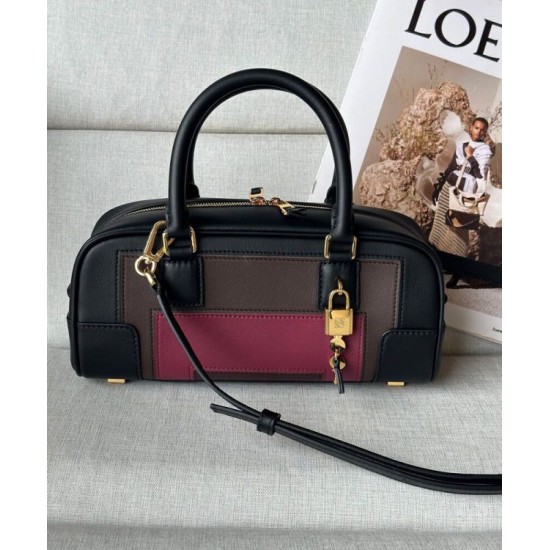 Replica Borsa a tracolla Loewe Amazona 23 con dettaglio lucchetto nero Imitazioni Replica Borsa a tracolla Loewe Amazona 23 con dettaglio lucchetto nero