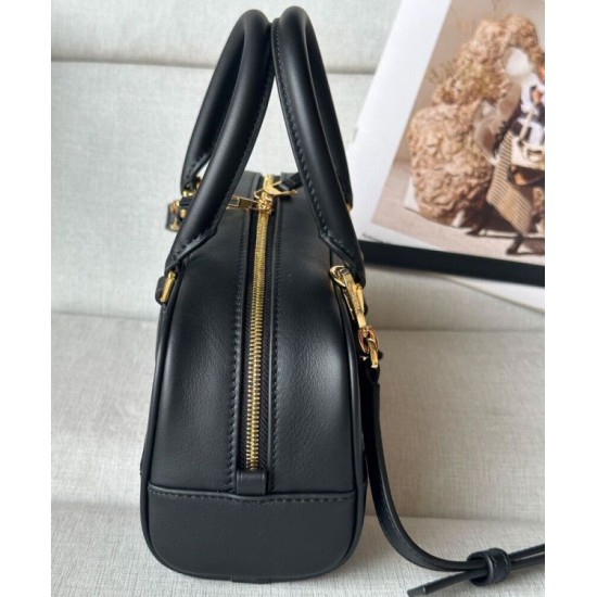 Replica Borsa a tracolla Loewe Amazona 23 con dettaglio lucchetto nero Imitazioni Replica Borsa a tracolla Loewe Amazona 23 con dettaglio lucchetto nero