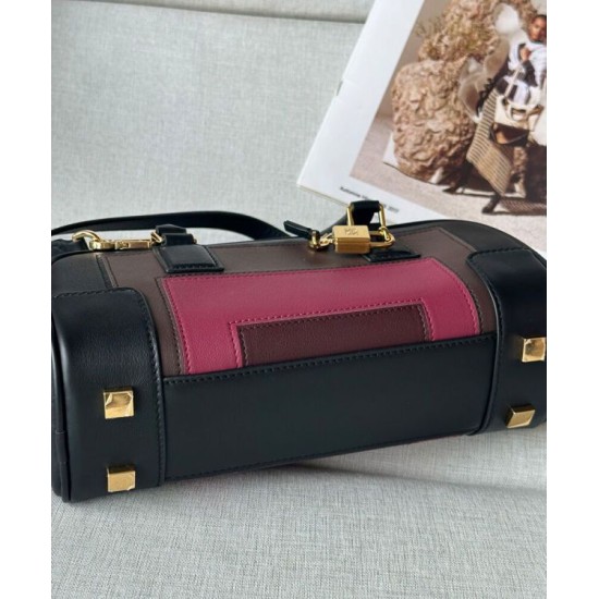 Replica Borsa a tracolla Loewe Amazona 23 con dettaglio lucchetto nero Imitazioni Replica Borsa a tracolla Loewe Amazona 23 con dettaglio lucchetto nero
