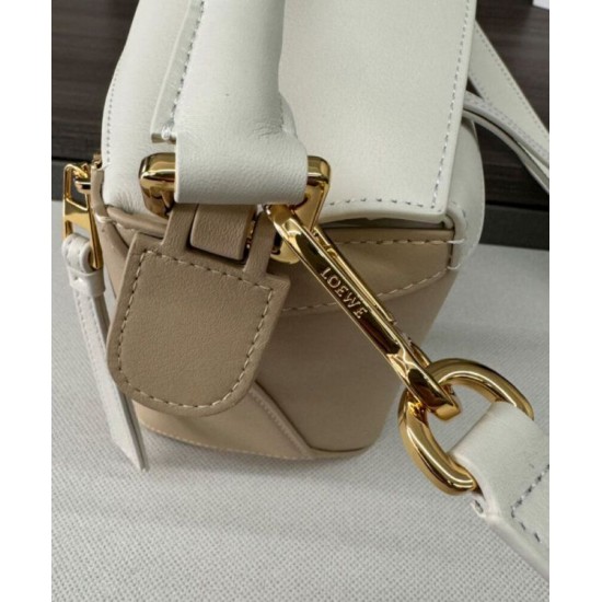 Replica Borsa classica bicolore Loewe Puzzle Edge piccola Bianco/beige Imitazioni Replica Borsa classica bicolore Loewe Puzzle Edge piccola Bianco/beige