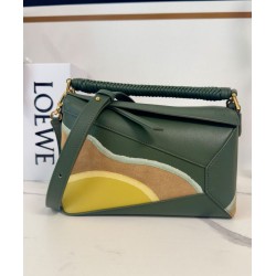 Loewe piccola Puzzle Edge Landscape in pelle di vitello nappa Verde