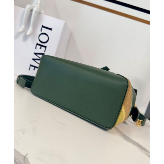 Replica Borsa Loewe piccola Puzzle Edge Landscape in pelle di vitello nappa Verde Imitazioni Replica Borsa Loewe piccola Puzzle Edge Landscape in pelle di vitello nappa Verde