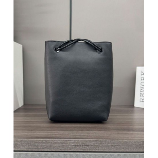 Replica Borse Loewe Pebble Pouch Nero Imitazioni Replica Borse Loewe Pebble Pouch Nero