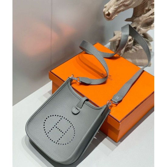 Replica Borse Hermes Evelyne III TPM grigio Clemence Imitazioni Replica Borse Hermes Evelyne III TPM grigio Clemence