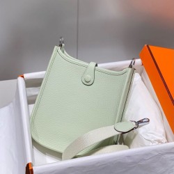 Replica Borse Hermes Evelyne III TPM verde Clemence Imitazioni Replica Borse Hermes Evelyne III TPM verde Clemence