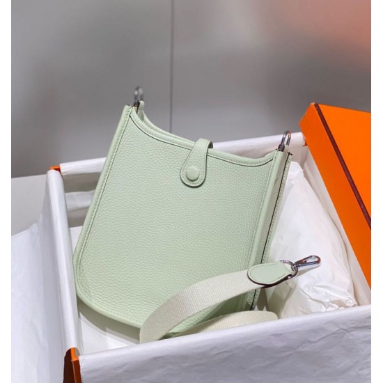 Replica Borse Hermes Evelyne III TPM verde Clemence Imitazioni Replica Borse Hermes Evelyne III TPM verde Clemence