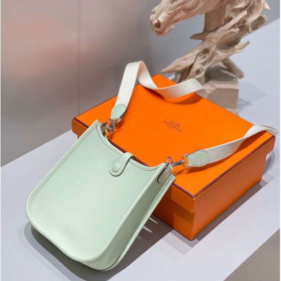 Replica Borse Hermes Evelyne III TPM verde Clemence Imitazioni Replica Borse Hermes Evelyne III TPM verde Clemence
