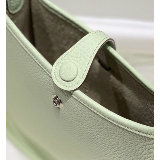 Replica Borse Hermes Evelyne III TPM verde Clemence Imitazioni Replica Borse Hermes Evelyne III TPM verde Clemence