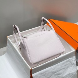 Borse Hermes Lindy 26 cm viola chiaro con finiture dorate Borse Hermes Lindy 26 cm viola chiaro con finiture dorate