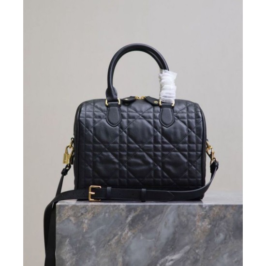 Replica Bora Pari Dior Groove 25 Nero Riproduzione Fedele Bora Pari replica Dior Groove 25 Nero imitazioni