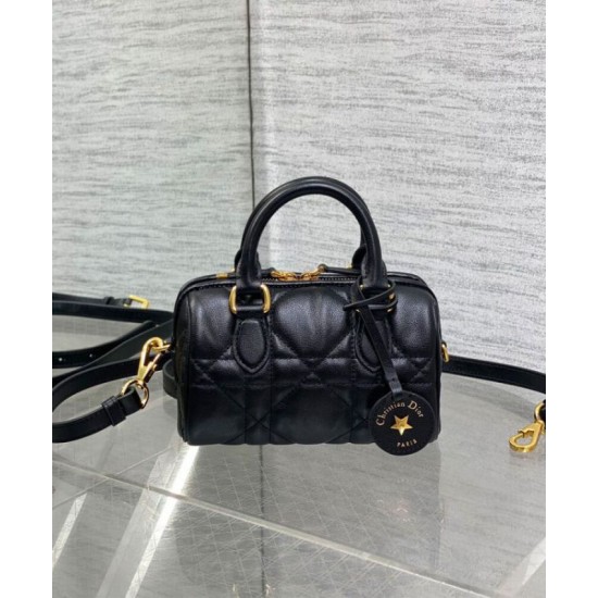 Replica Borsa Dior Groove 16 Mini Nero Riproduzione Fedele Borsa Dior Groove 16 Mini Nero imitazioni