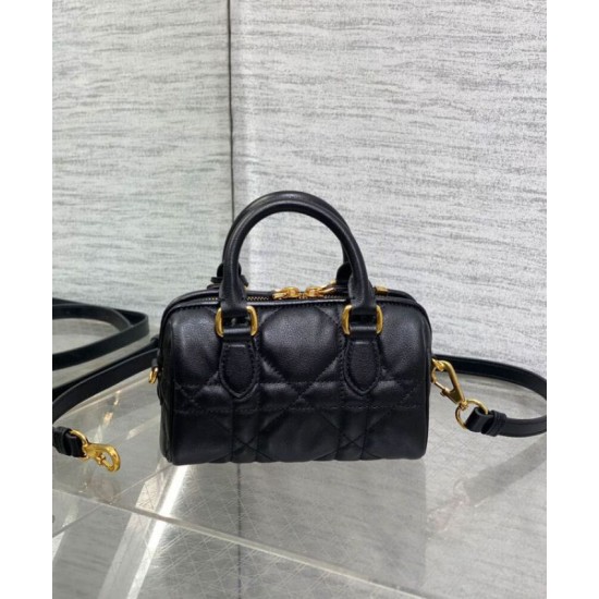 Replica Borsa Dior Groove 16 Mini Nero Riproduzione Fedele Borsa Dior Groove 16 Mini Nero imitazioni