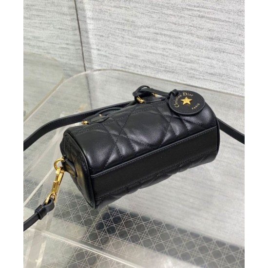 Replica Borsa Dior Groove 16 Mini Nero Riproduzione Fedele Borsa Dior Groove 16 Mini Nero imitazioni