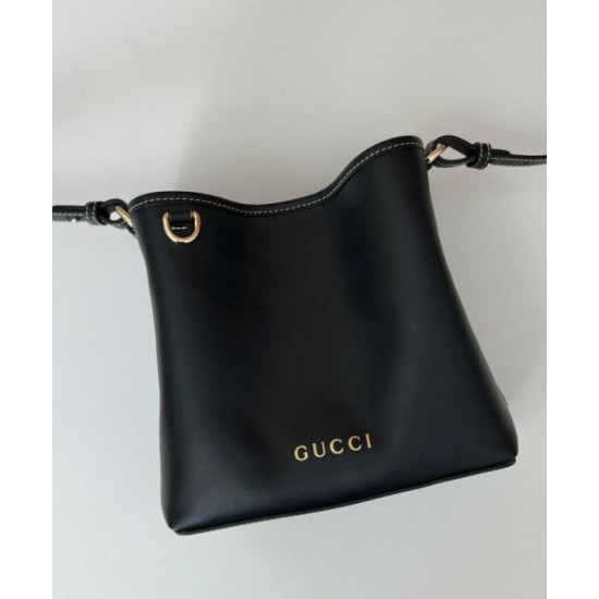 Replica Borsa a secchiello Gucci GG Emblem Mini 815118 Nero Riproduzione Fedele Borsa a secchiello Gucci GG Emblem Mini 815118 Nero imitazioni