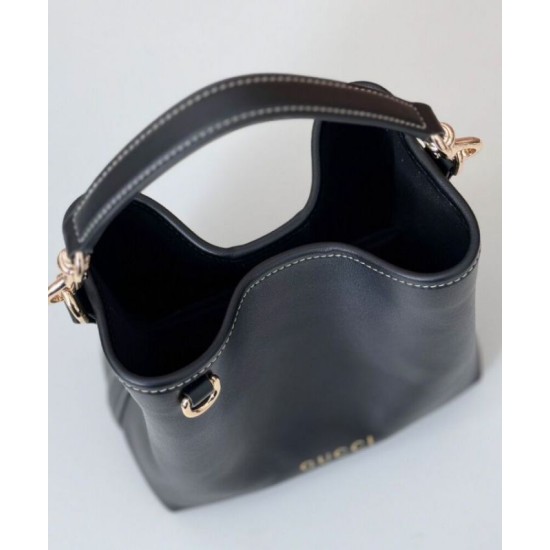 Replica Borsa a secchiello Gucci GG Emblem Mini 815118 Nero Riproduzione Fedele Borsa a secchiello Gucci GG Emblem Mini 815118 Nero imitazioni