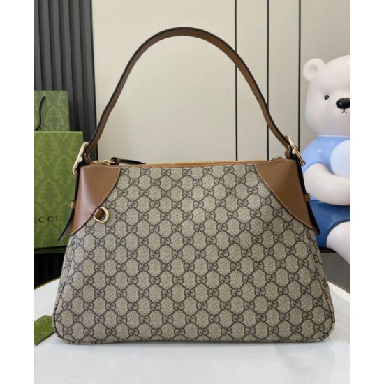 Replica Borsa a tracolla media Gucci GG Emblem 815217 Caffè Riproduzione Fedele Borsa a tracolla media Gucci GG Emblem 815217 Caffè imitazioni