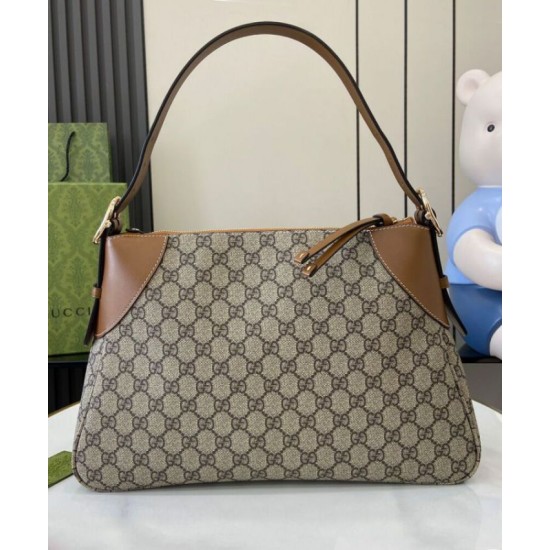 Replica Borsa a tracolla media Gucci GG Emblem 815217 Caffè Riproduzione Fedele Borsa a tracolla media Gucci GG Emblem 815217 Caffè imitazioni