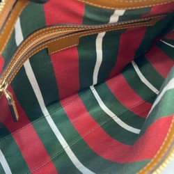 Replica Borsa a tracolla media Gucci GG Emblem 815217 Caffè Riproduzione Fedele Borsa a tracolla media Gucci GG Emblem 815217 Caffè imitazioni