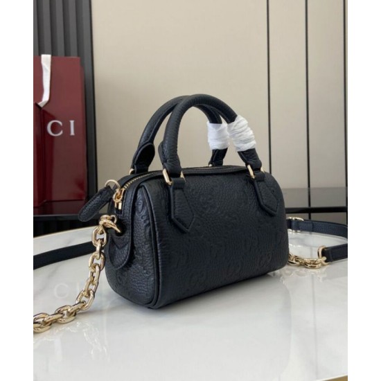 Replica Imitazione Borse con manico superiore Super Mini Gucci GG Emblem 815256 Nera Riproduzione Fedele Imitazione Borse Replica con manico superiore Super Mini Gucci GG Emblem 815256 Nera imitazioni