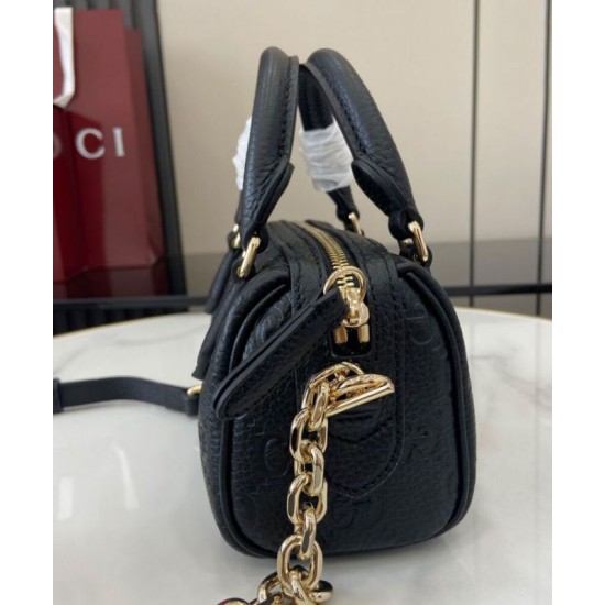 Replica Imitazione Borse con manico superiore Super Mini Gucci GG Emblem 815256 Nera Riproduzione Fedele Imitazione Borse Replica con manico superiore Super Mini Gucci GG Emblem 815256 Nera imitazioni