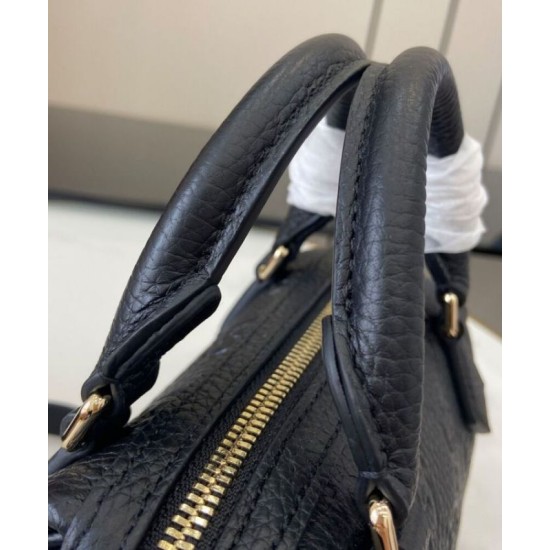 Replica Imitazione Borse con manico superiore Super Mini Gucci GG Emblem 815256 Nera Riproduzione Fedele Imitazione Borse Replica con manico superiore Super Mini Gucci GG Emblem 815256 Nera imitazioni