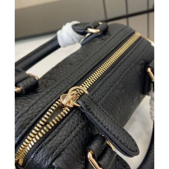 Replica Imitazione Borse con manico superiore Super Mini Gucci GG Emblem 815256 Nera Riproduzione Fedele Imitazione Borse Replica con manico superiore Super Mini Gucci GG Emblem 815256 Nera imitazioni