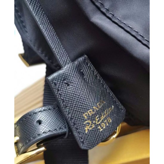 Replica fedele Zaino Prada Fever - Edition Fever in nylon Nero Riproduzione Fedele fedele Zaino Prada Fever - Edition Fever in nylon Nero imitazioni