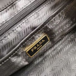 Replica fedele Zaino Prada Fever - Edition Fever in nylon Nero Riproduzione Fedele fedele Zaino Prada Fever - Edition Fever in nylon Nero imitazioni