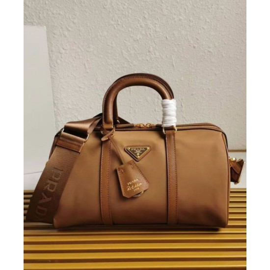 Replica fedele Borsa tote Prada Fever-Edition in nylon riciclato e Safiano Caffè Riproduzione Fedele fedele Borsa tote Prada Fever-Edition in nylon riciclato e Safiano Caffè imitazioni