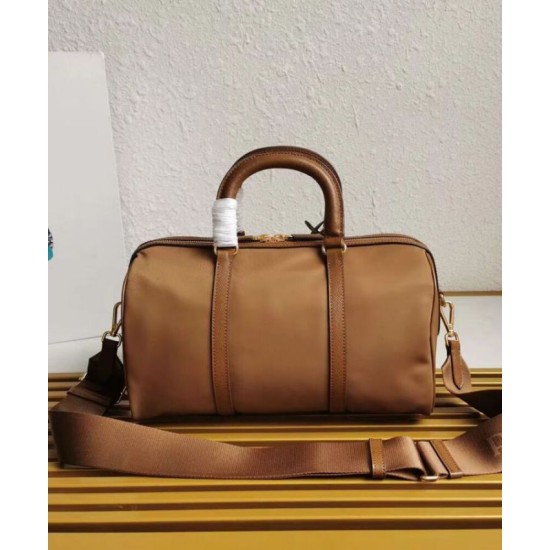 Replica fedele Borsa tote Prada Fever-Edition in nylon riciclato e Safiano Caffè Riproduzione Fedele fedele Borsa tote Prada Fever-Edition in nylon riciclato e Safiano Caffè imitazioni