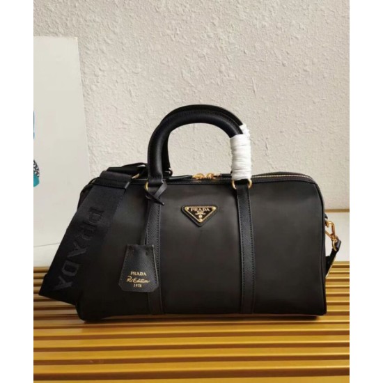 Replica Prada Borse Firmate tote Fever-Edition in nylon riciclato e Safiano Nero Riproduzione Fedele Prada Borse Firmate Replica tote Fever-Edition in nylon riciclato e Safiano Nero imitazioni