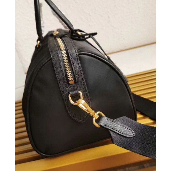 Replica Prada Borse Firmate tote Fever-Edition in nylon riciclato e Safiano Nero Riproduzione Fedele Prada Borse Firmate Replica tote Fever-Edition in nylon riciclato e Safiano Nero imitazioni