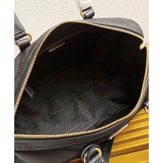 Replica Prada Borse Firmate tote Fever-Edition in nylon riciclato e Safiano Nero Riproduzione Fedele Prada Borse Firmate Replica tote Fever-Edition in nylon riciclato e Safiano Nero imitazioni