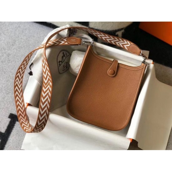 Replica Mini borsa Hermes Evelyne III TPM in pelle Clemence oro Riproduzione Fedele Mini borsa Hermes Evelyne III TPM in pelle Clemence oro imitazioni