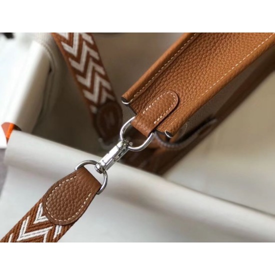 Replica Mini borsa Hermes Evelyne III TPM in pelle Clemence oro Riproduzione Fedele Mini borsa Hermes Evelyne III TPM in pelle Clemence oro imitazioni